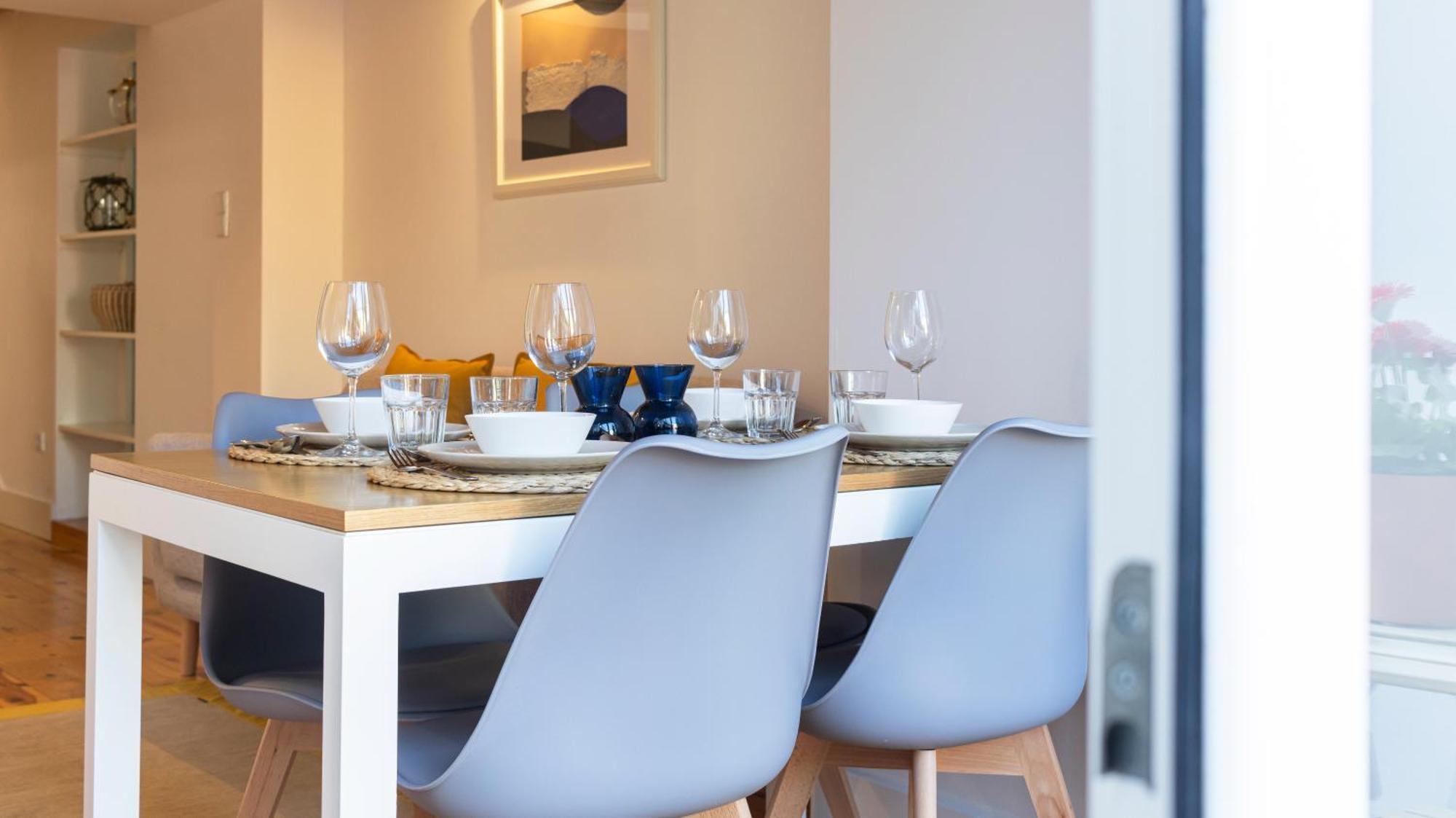 City Center Duplex W Patio By Lovelystay Porto Bagian luar foto