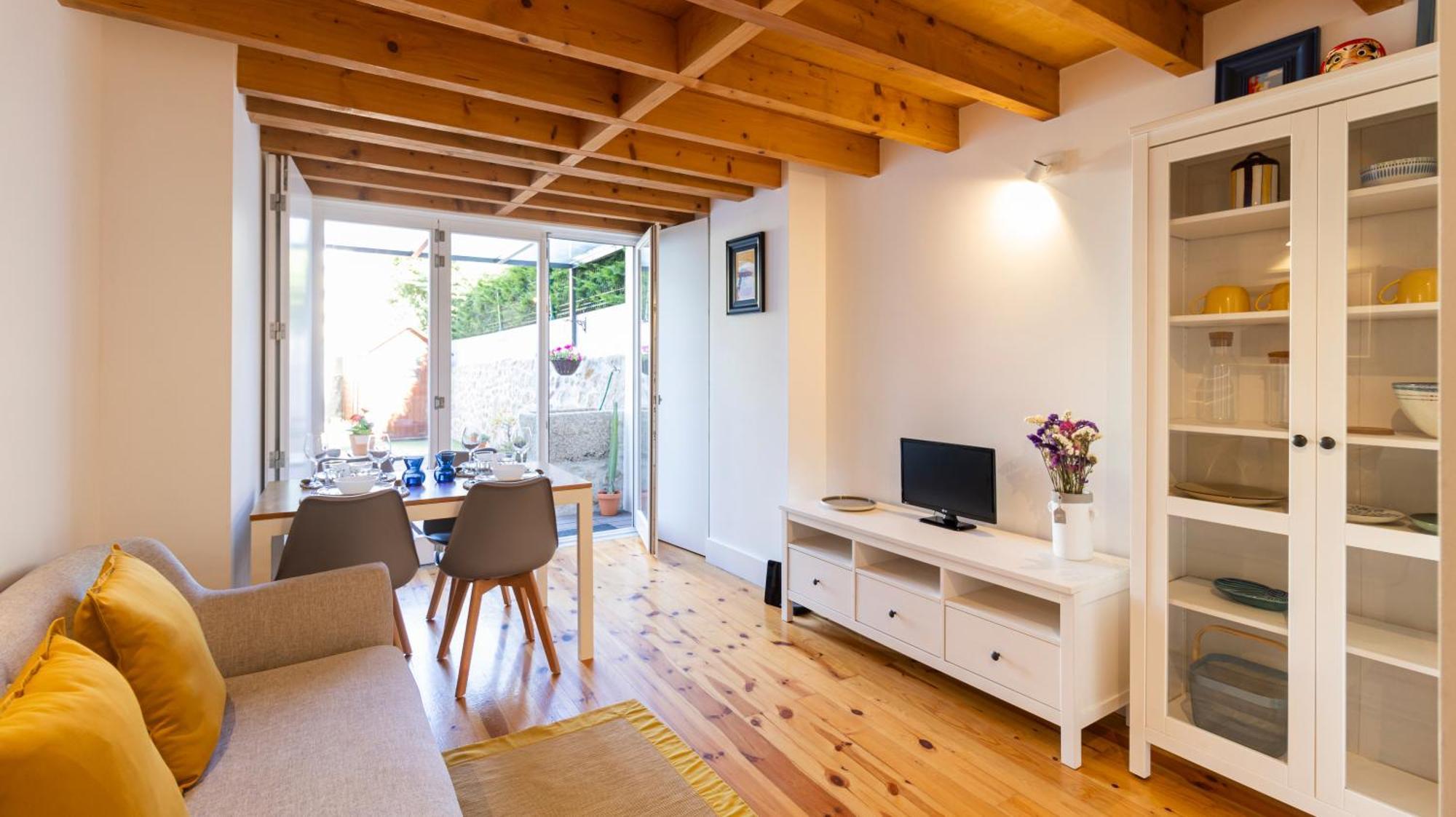 City Center Duplex W Patio By Lovelystay Porto Bagian luar foto