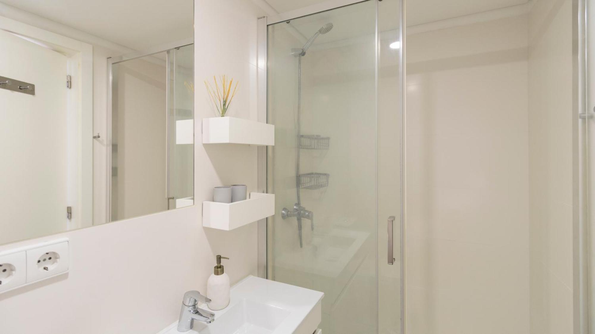 City Center Duplex W Patio By Lovelystay Porto Bagian luar foto