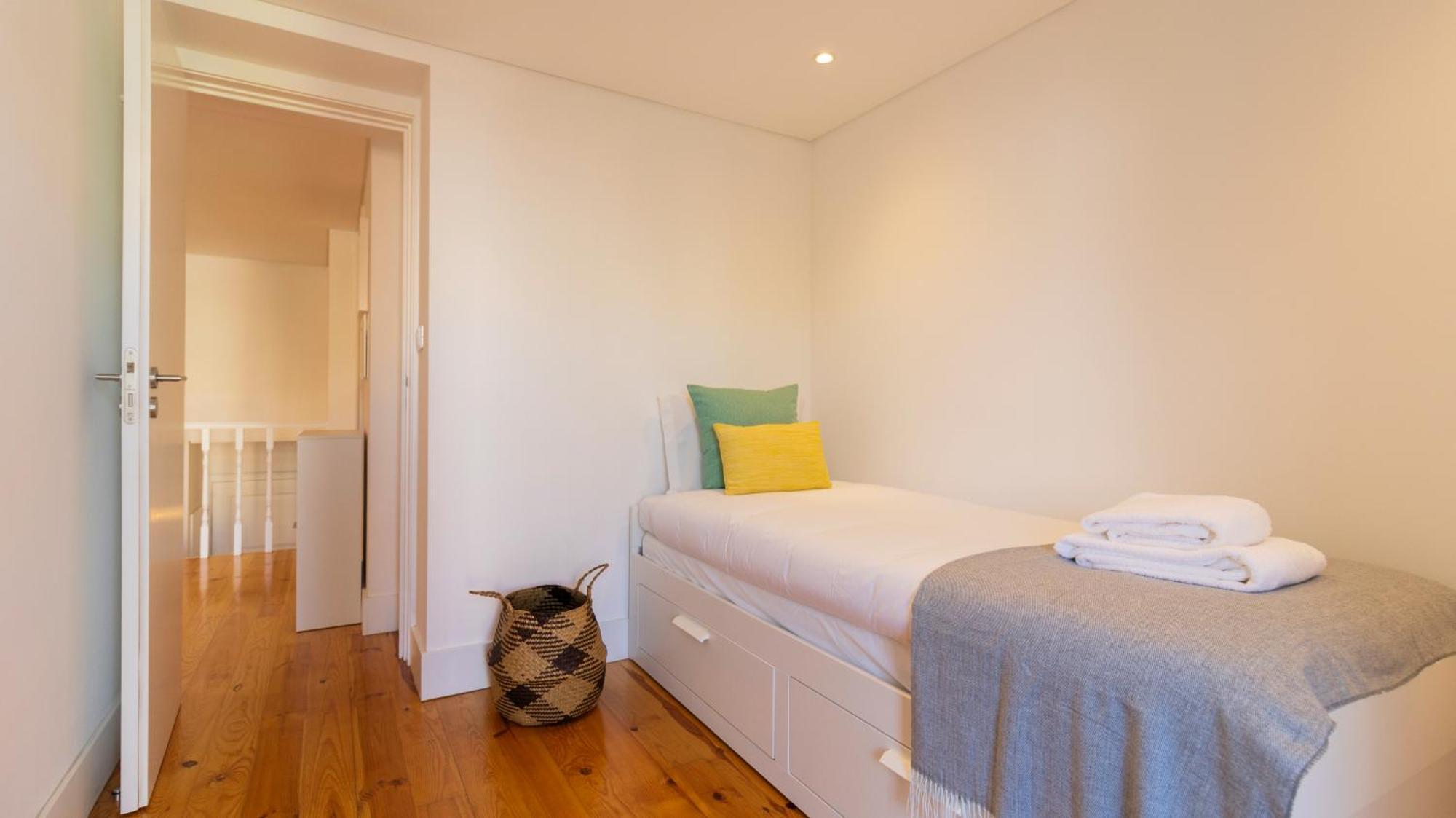 City Center Duplex W Patio By Lovelystay Porto Bagian luar foto