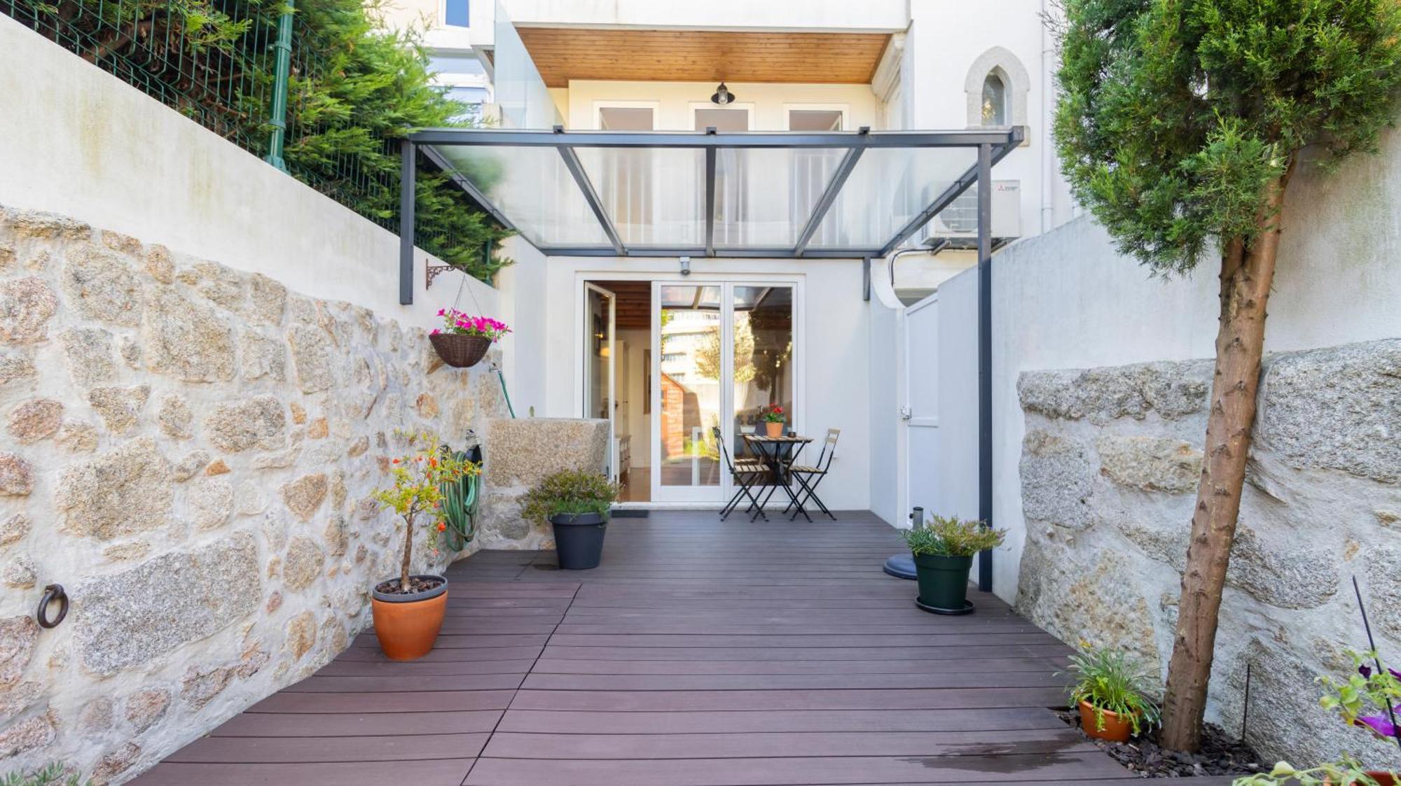 City Center Duplex W Patio By Lovelystay Porto Bagian luar foto