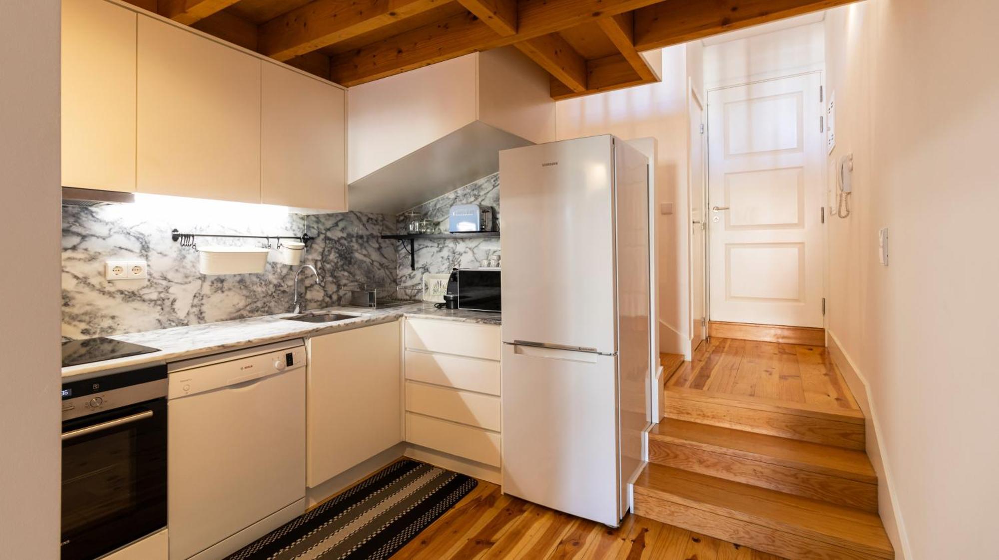 City Center Duplex W Patio By Lovelystay Porto Bagian luar foto