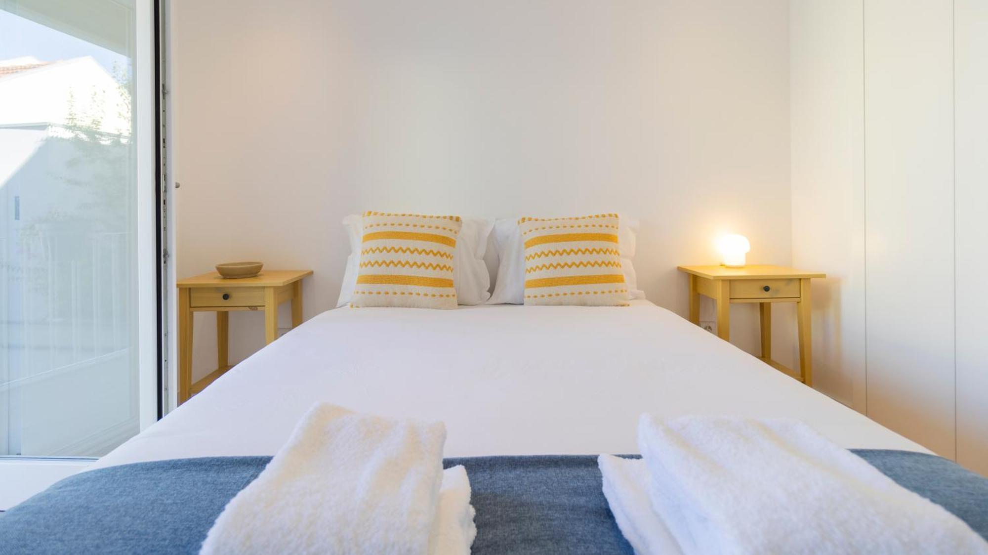 City Center Duplex W Patio By Lovelystay Porto Bagian luar foto